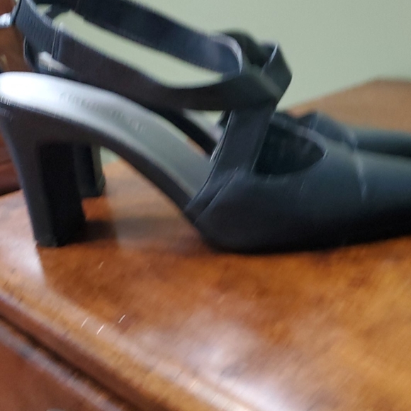 Shoes - Picture 4 of 4